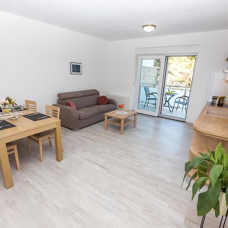 Apartmani Villa Paulo Starigrad Paklenica Ruang foto