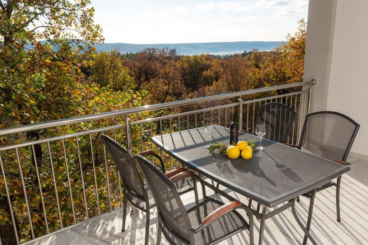 Apartmani Villa Paulo Starigrad Paklenica Bagian luar foto