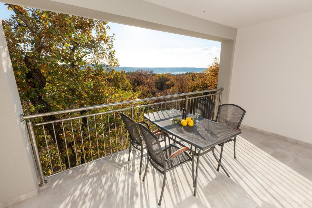 Apartmani Villa Paulo Starigrad Paklenica Bagian luar foto