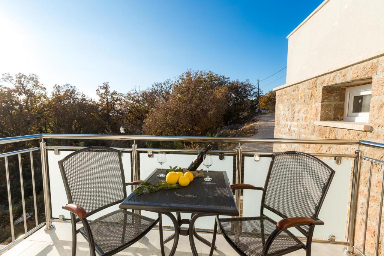 Apartmani Villa Paulo Starigrad Paklenica Bagian luar foto