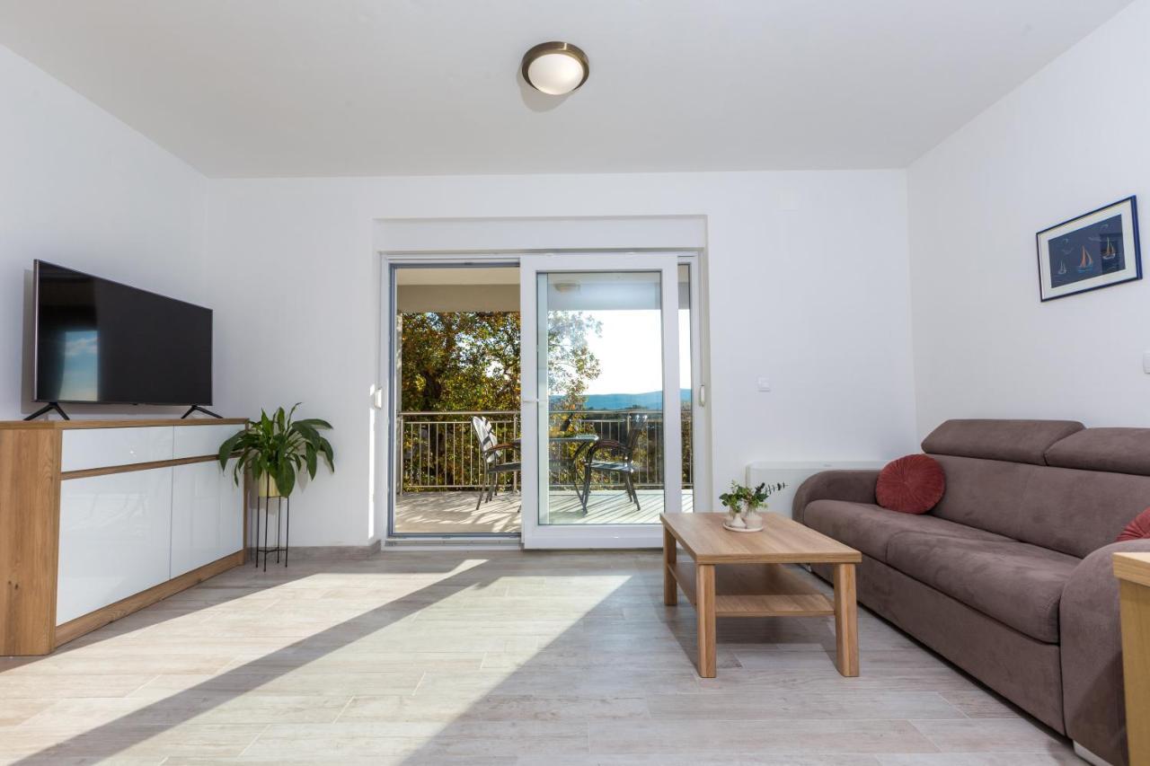Apartmani Villa Paulo Starigrad Paklenica Bagian luar foto