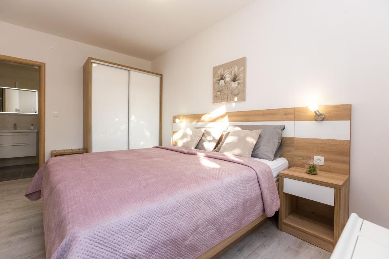 Apartmani Villa Paulo Starigrad Paklenica Bagian luar foto