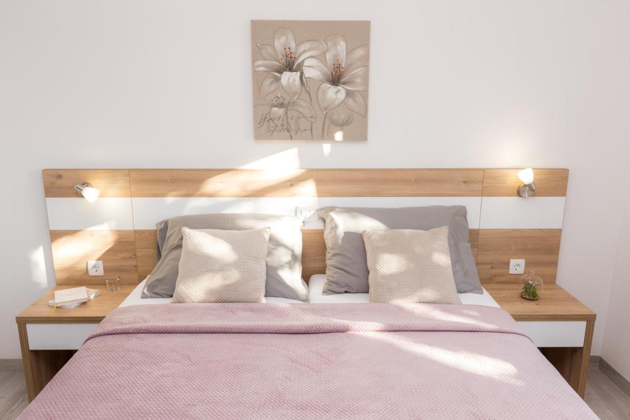 Apartmani Villa Paulo Starigrad Paklenica Bagian luar foto