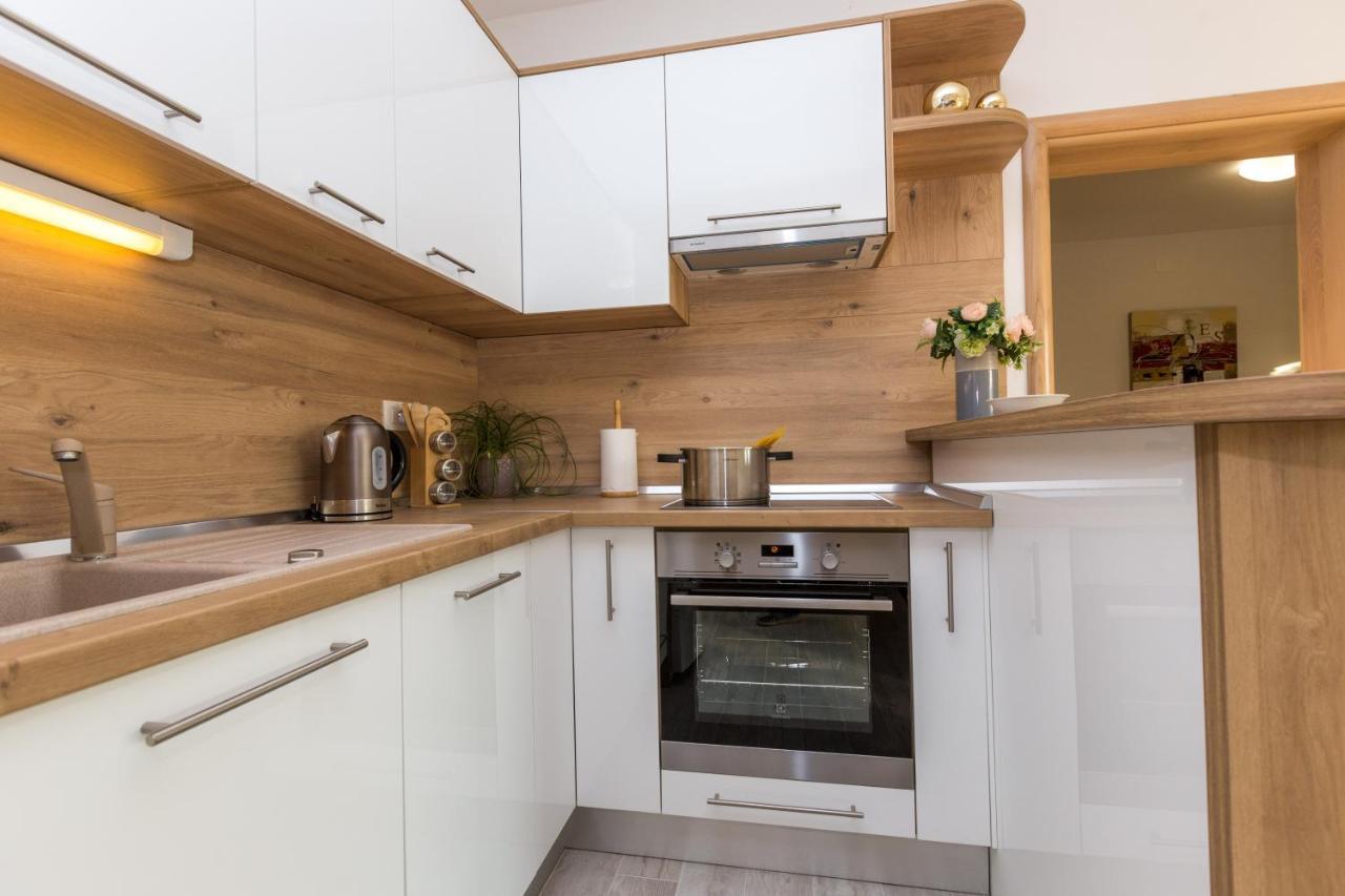 Apartmani Villa Paulo Starigrad Paklenica Bagian luar foto