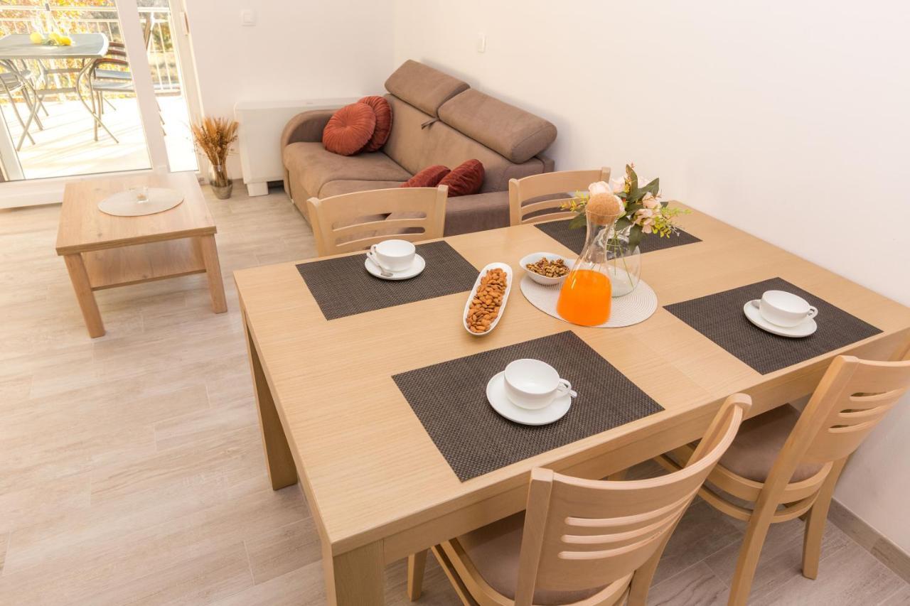 Apartmani Villa Paulo Starigrad Paklenica Bagian luar foto