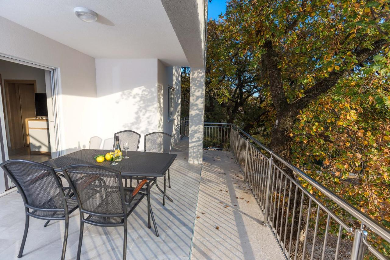 Apartmani Villa Paulo Starigrad Paklenica Bagian luar foto