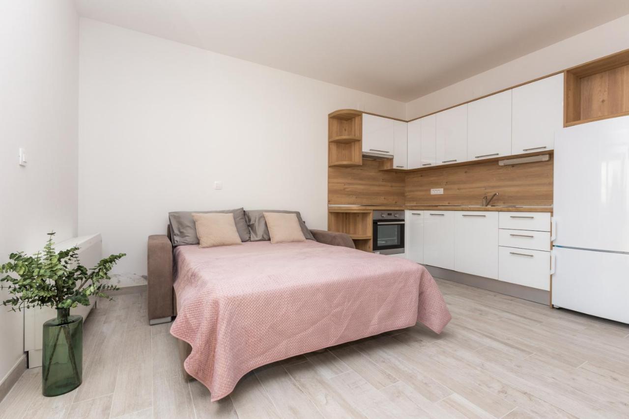 Apartmani Villa Paulo Starigrad Paklenica Bagian luar foto