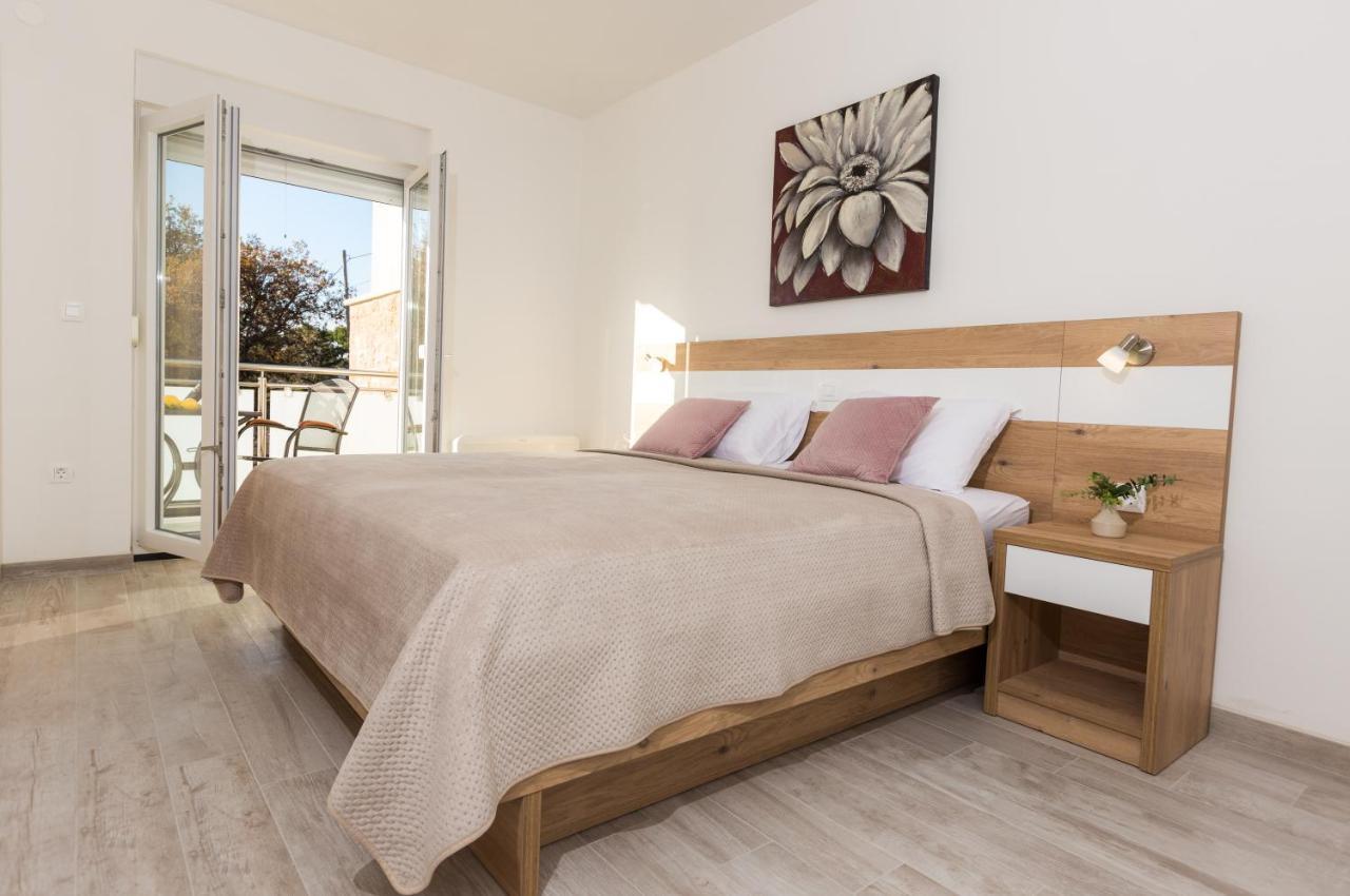 Apartmani Villa Paulo Starigrad Paklenica Bagian luar foto