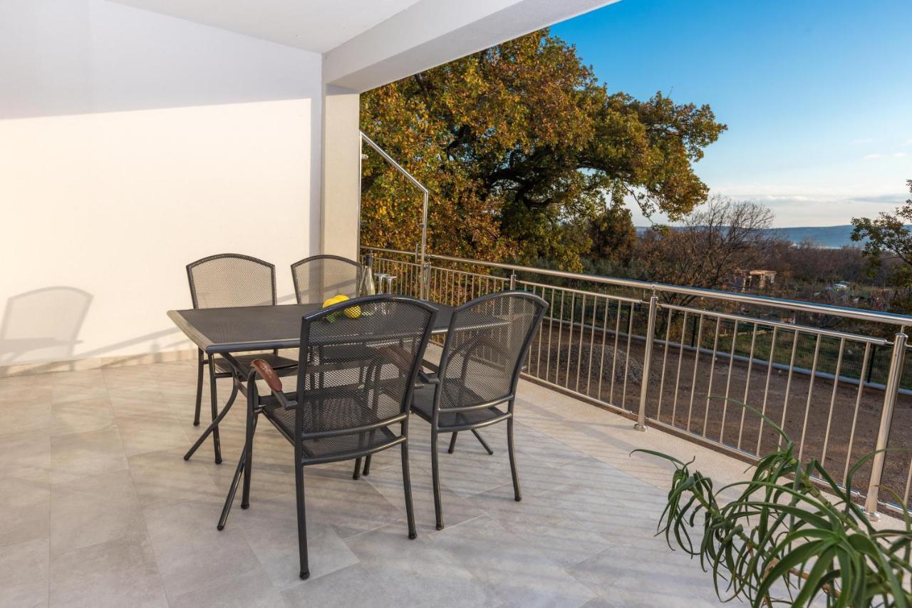 Apartmani Villa Paulo Starigrad Paklenica Bagian luar foto