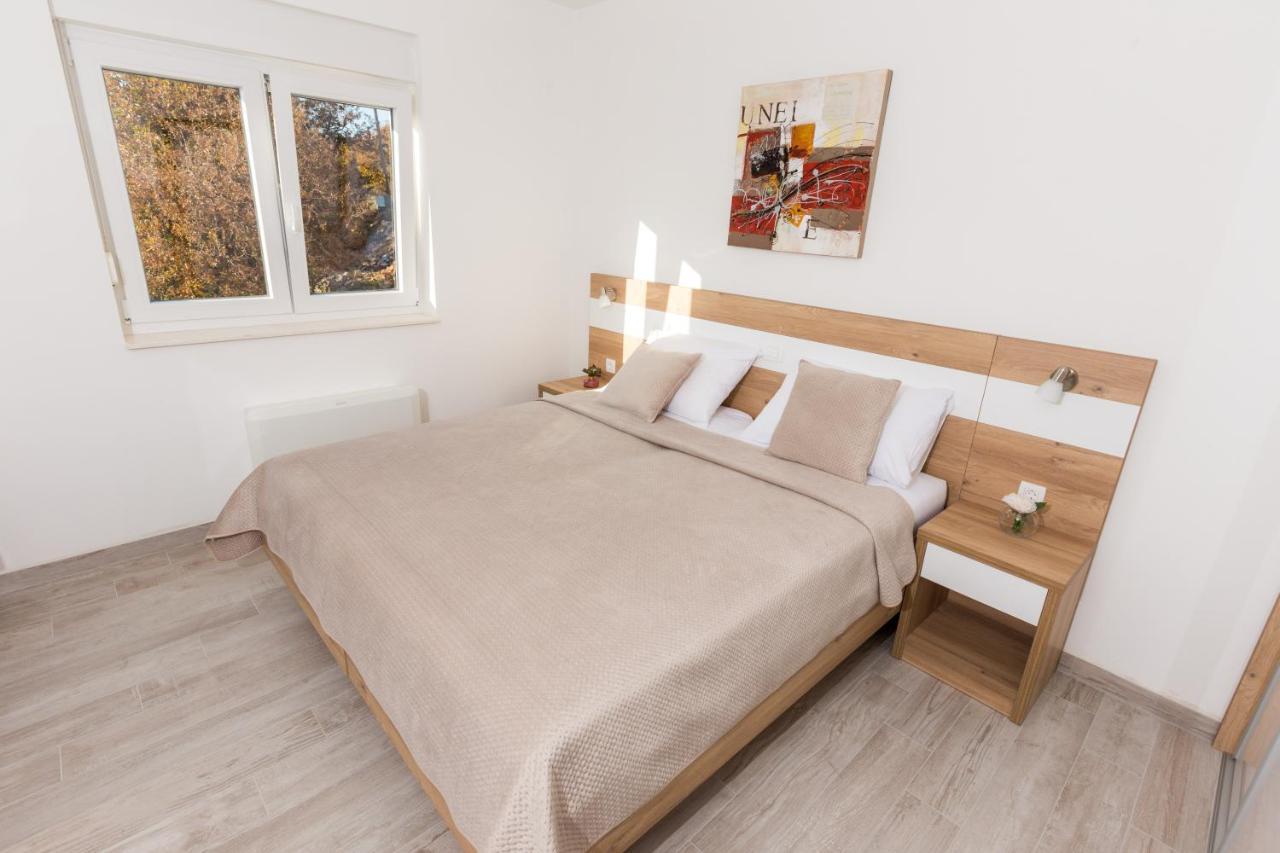 Apartmani Villa Paulo Starigrad Paklenica Bagian luar foto