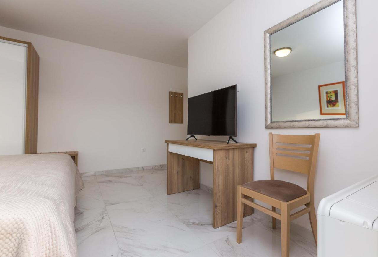 Apartmani Villa Paulo Starigrad Paklenica Bagian luar foto
