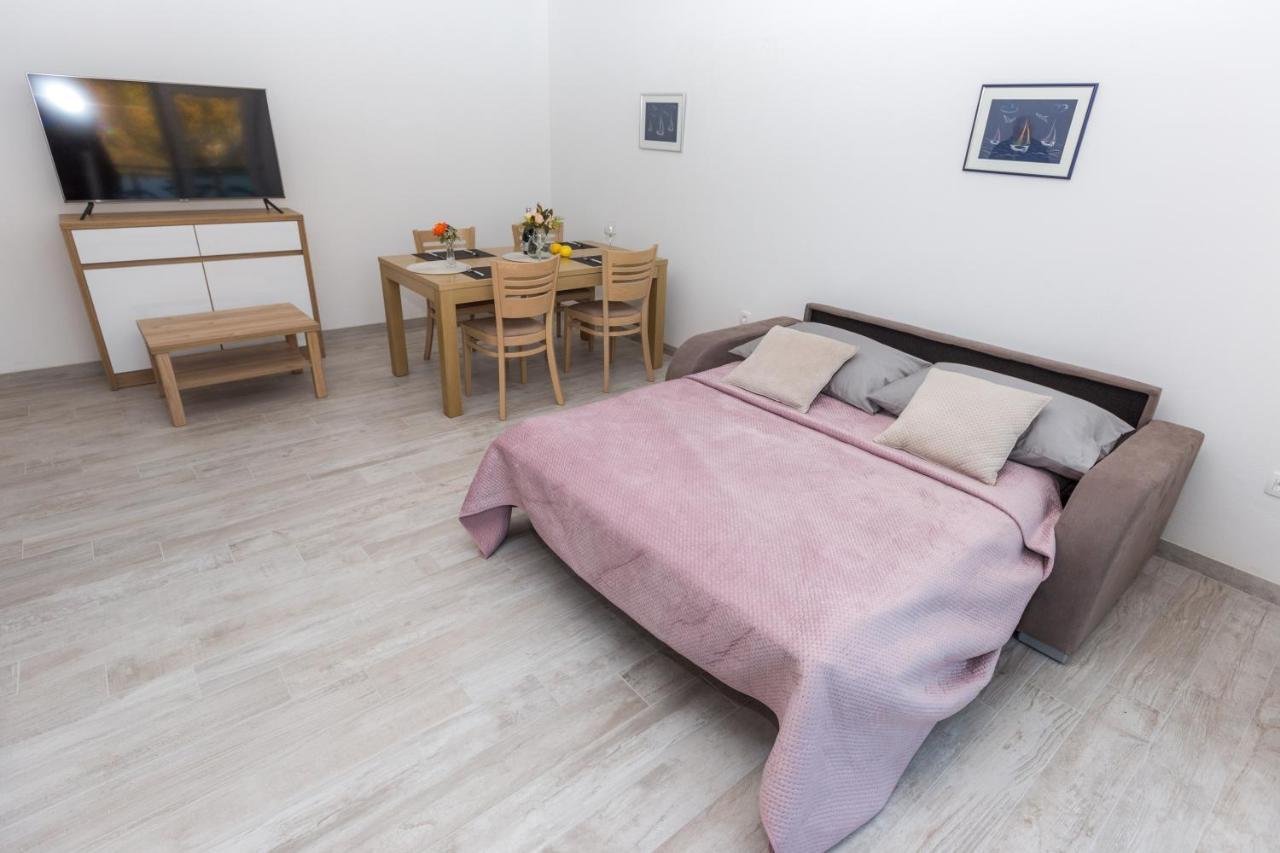 Apartmani Villa Paulo Starigrad Paklenica Bagian luar foto