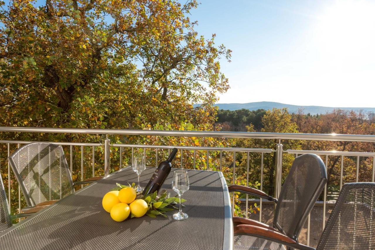 Apartmani Villa Paulo Starigrad Paklenica Bagian luar foto