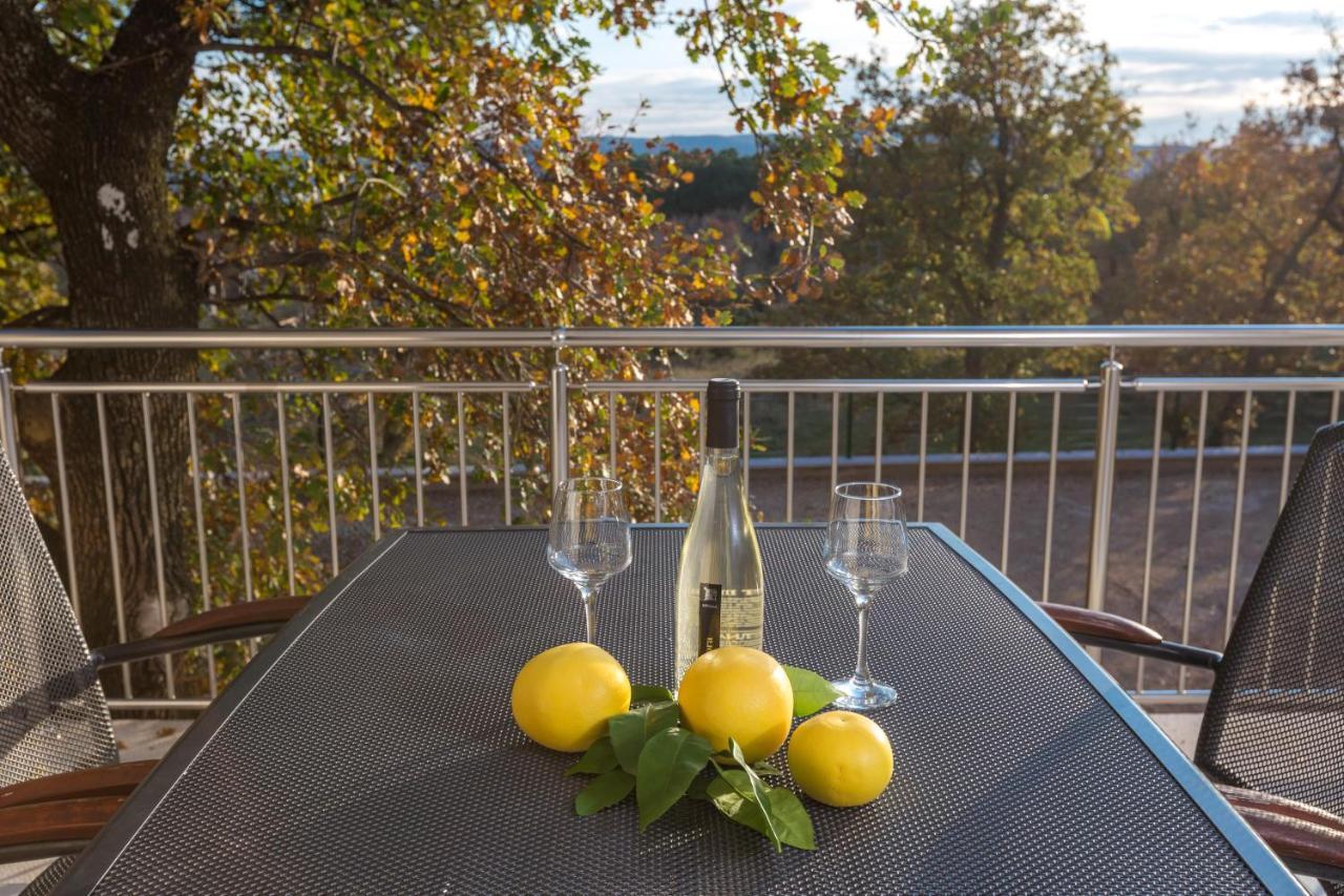 Apartmani Villa Paulo Starigrad Paklenica Bagian luar foto