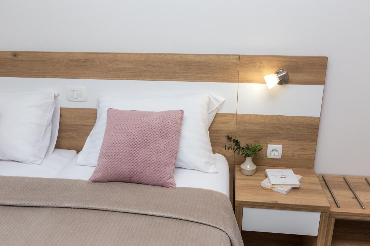 Apartmani Villa Paulo Starigrad Paklenica Bagian luar foto