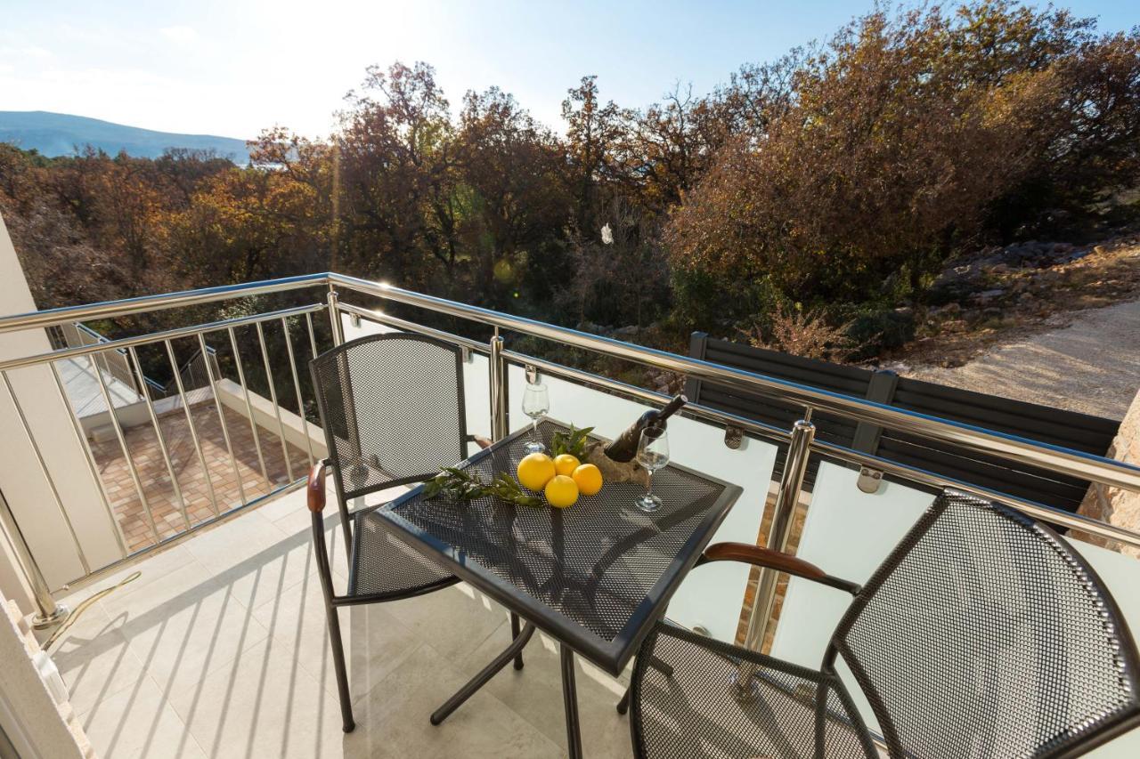 Apartmani Villa Paulo Starigrad Paklenica Bagian luar foto
