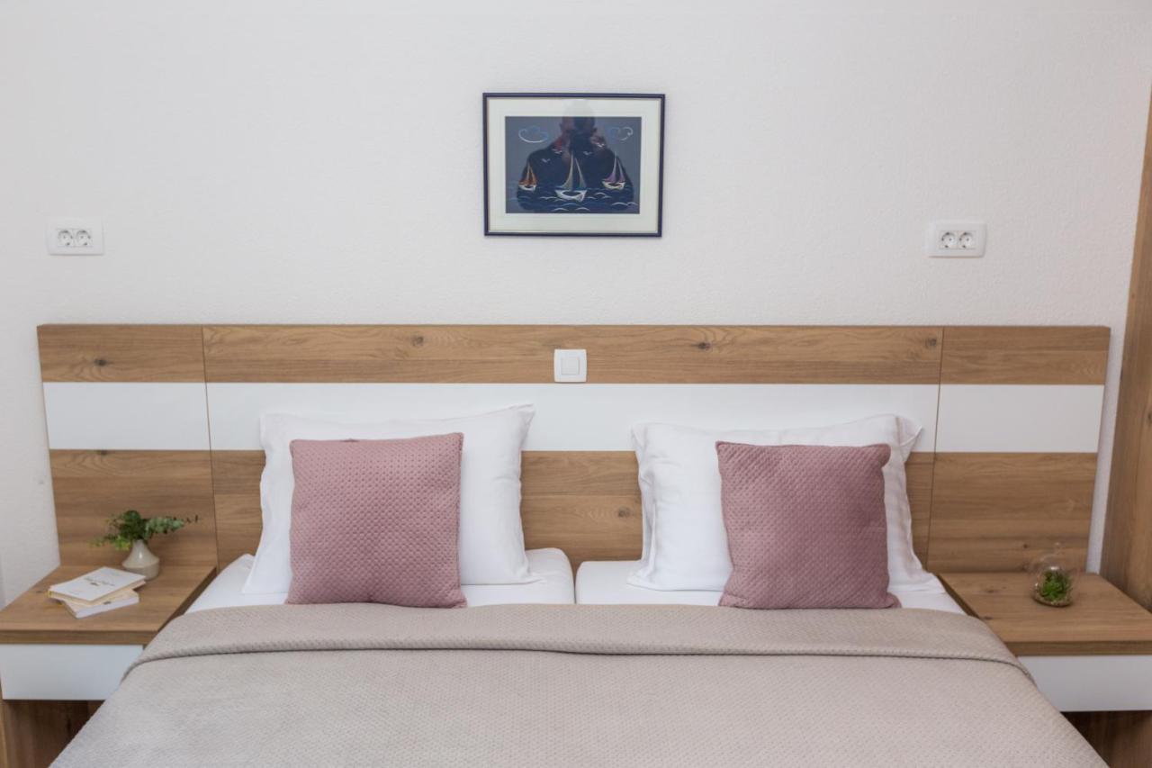 Apartmani Villa Paulo Starigrad Paklenica Bagian luar foto