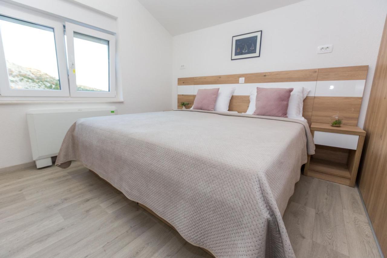 Apartmani Villa Paulo Starigrad Paklenica Bagian luar foto
