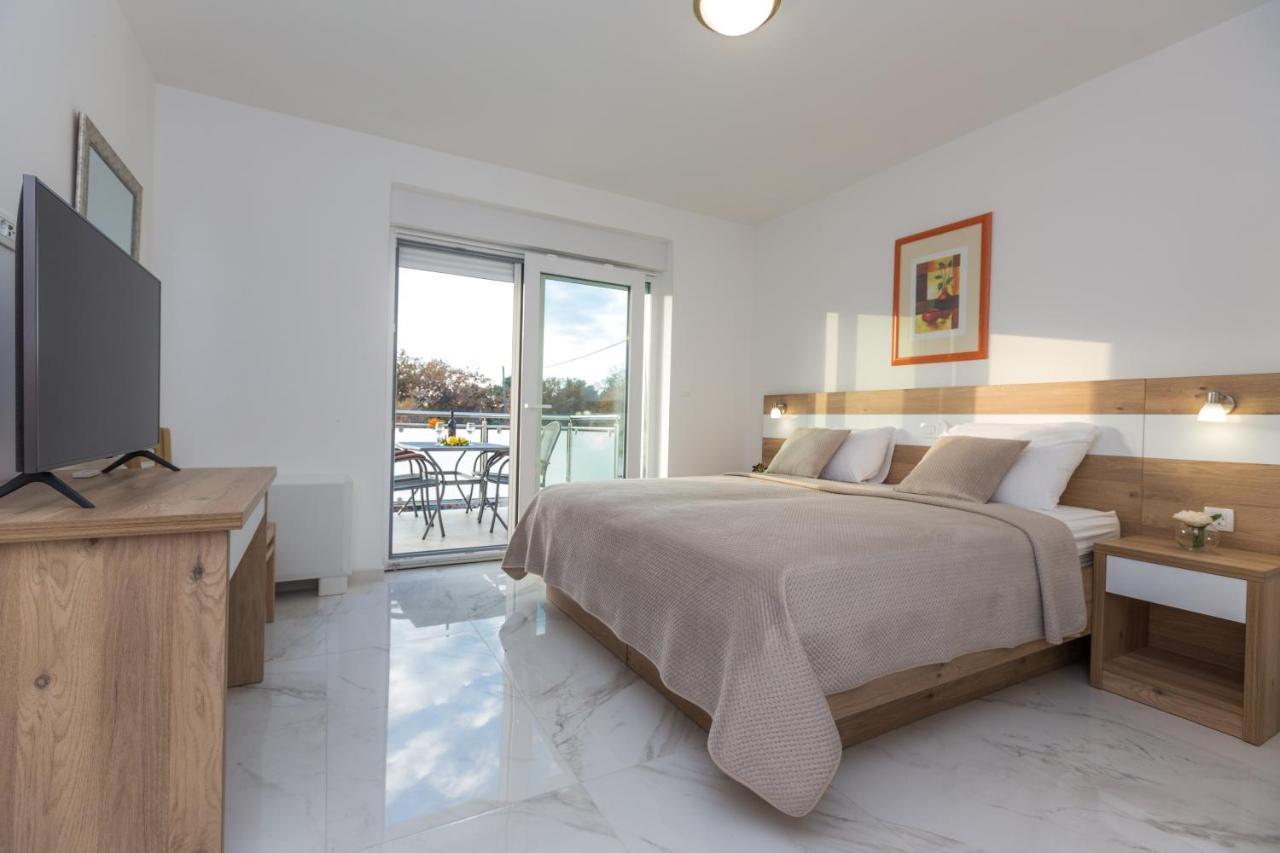 Apartmani Villa Paulo Starigrad Paklenica Bagian luar foto