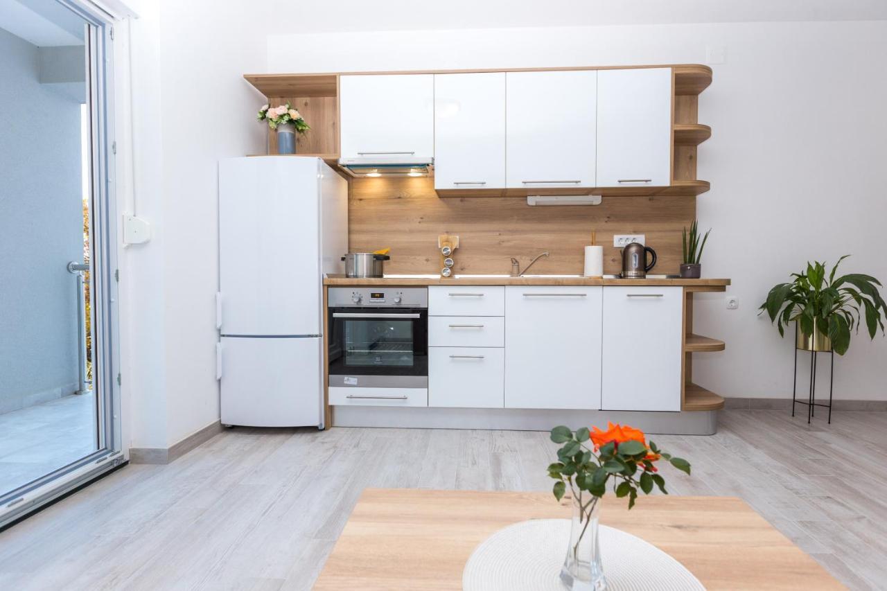 Apartmani Villa Paulo Starigrad Paklenica Bagian luar foto