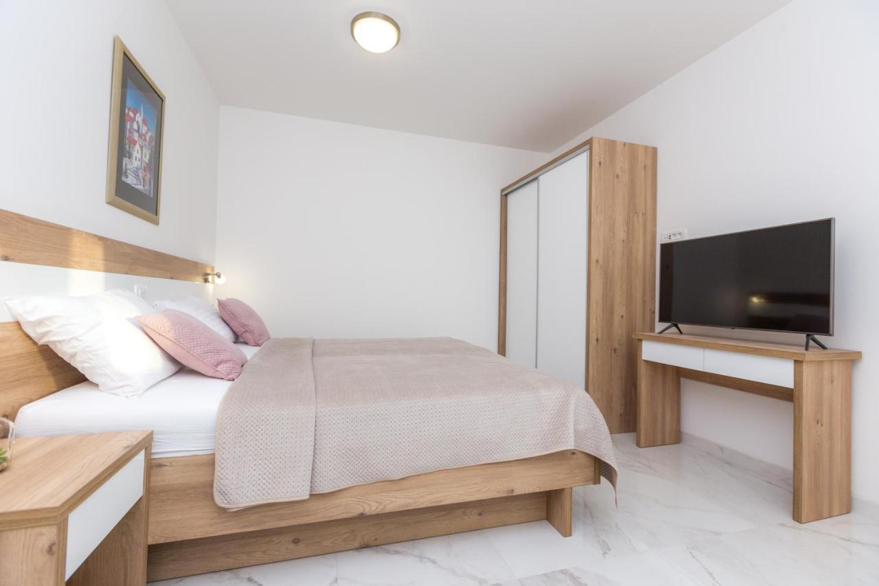 Apartmani Villa Paulo Starigrad Paklenica Bagian luar foto