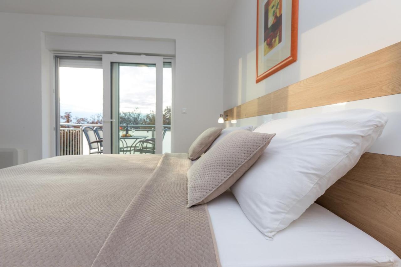 Apartmani Villa Paulo Starigrad Paklenica Bagian luar foto