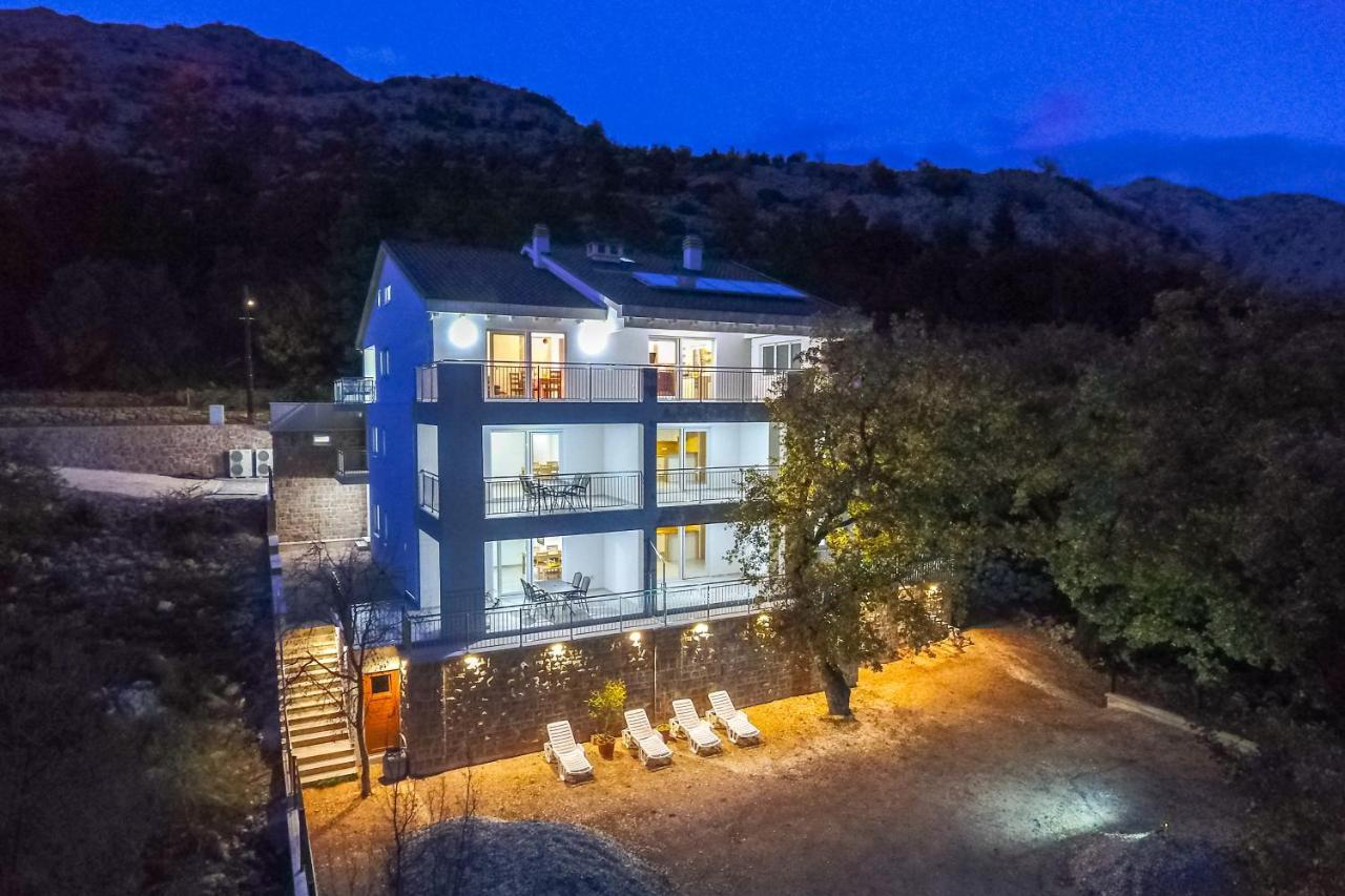 Apartmani Villa Paulo Starigrad Paklenica Bagian luar foto