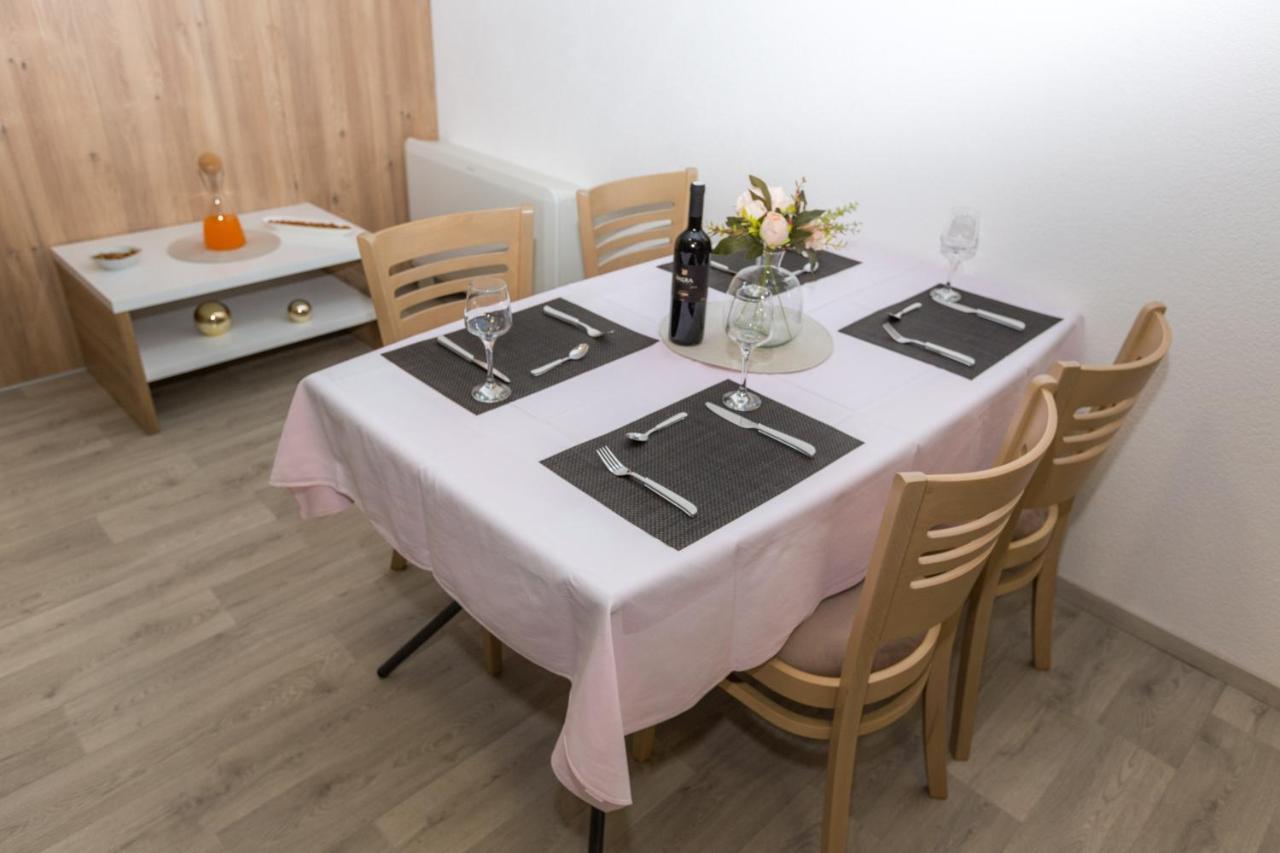 Apartmani Villa Paulo Starigrad Paklenica Bagian luar foto
