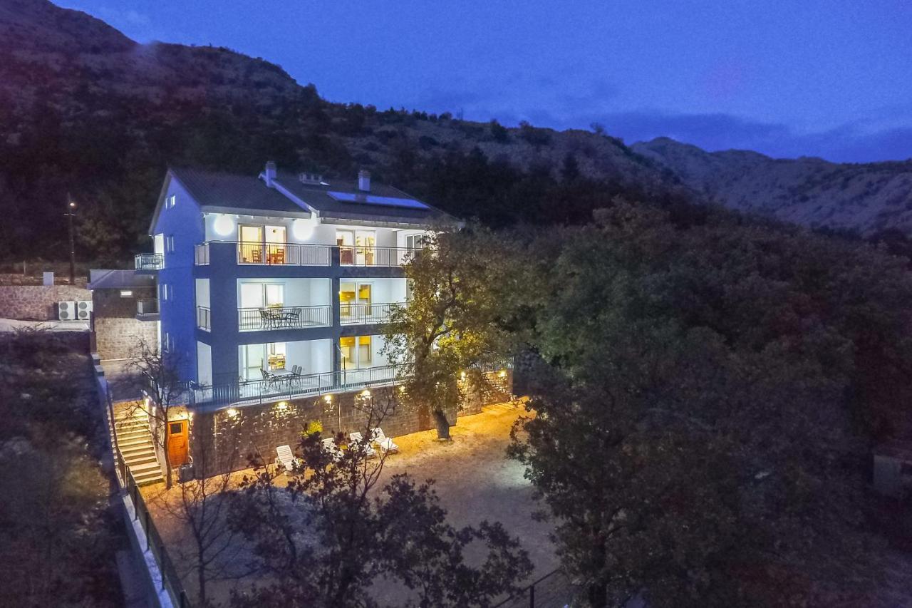 Apartmani Villa Paulo Starigrad Paklenica Bagian luar foto