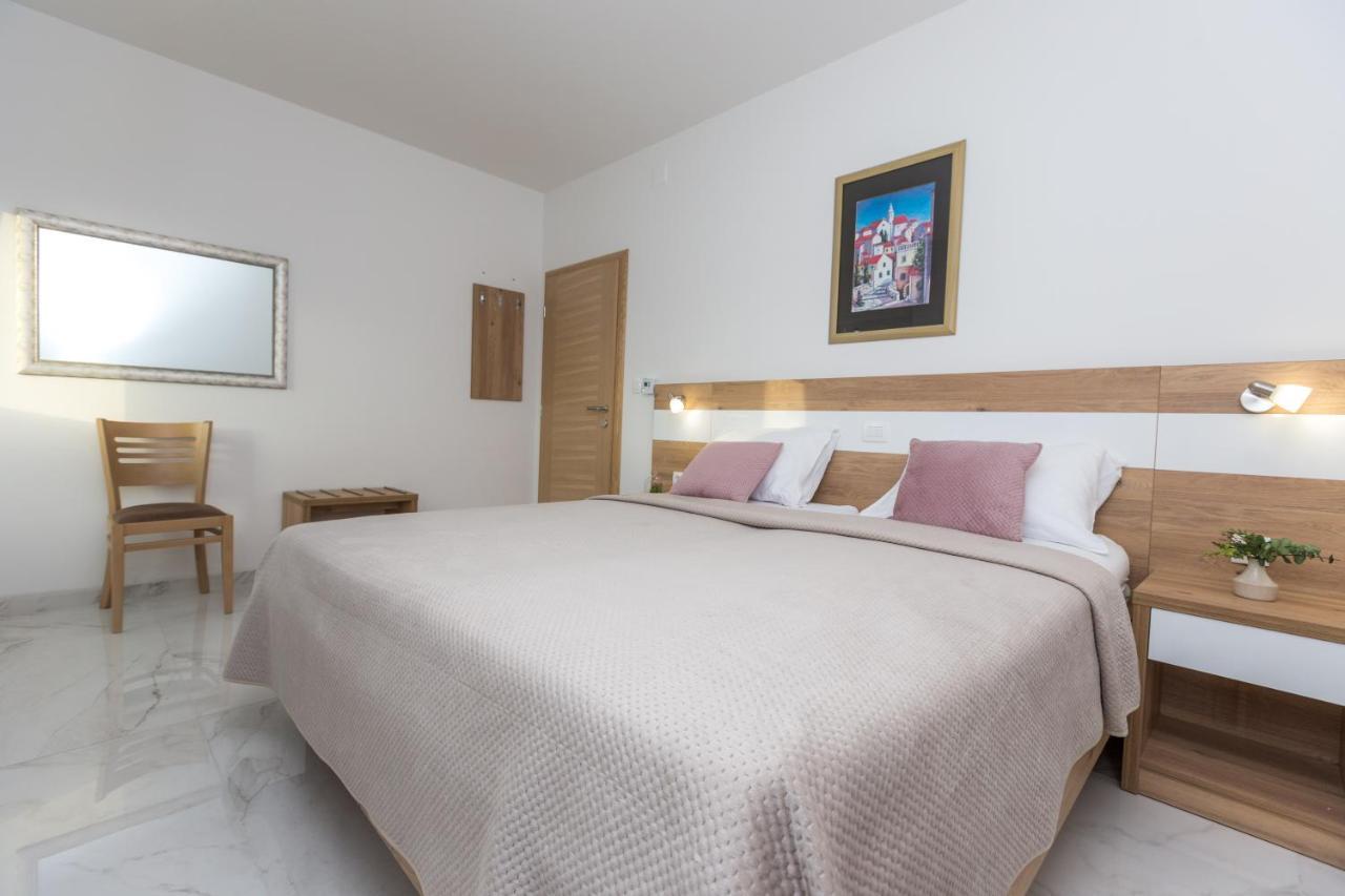 Apartmani Villa Paulo Starigrad Paklenica Bagian luar foto
